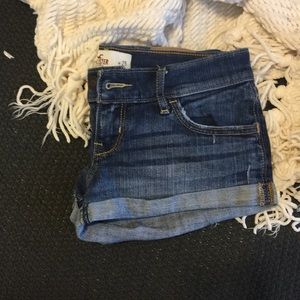 Hollister jean shorts size 1 (w25)